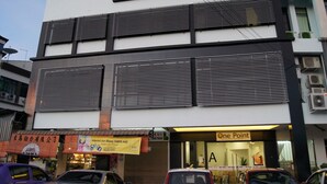 A multi-story building with large horizontal windows and air conditioning units on the exterior. - One Point Hotel - RH Plaza (Kuching)