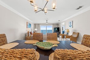 Dining - Beachfront~2 King Suites~Sunset Balcony~Family Resort w/Pool (Destin)