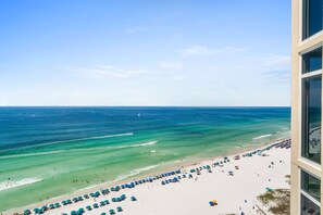 On the beach - Must See ! Beach Front~ 2 King Mstrs +2 Q Bdrm ~ Fantastic Views! (Destin)