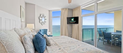 Tabla de planchar con plancha, wifi gratis y ropa de cama