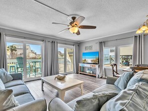 Living area - 2br Sleeps 8-Quick Walk to Beach (Destin)