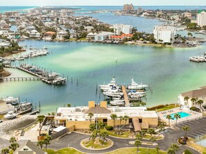 Marina - 2br Sleeps 8-Quick Walk to Beach (Destin)