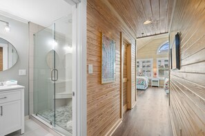 Shower, hair dryer, towels - PRIVATE Pool & Spa ~ PRIVATE Beach Access ~ FREE 6 Seat Golf Cart ~Steps to Beach! (Destin)