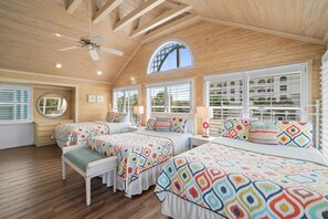 6 bedrooms, iron/ironing board, free WiFi, bed sheets - PRIVATE Pool & Spa ~ PRIVATE Beach Access ~ FREE 6 Seat Golf Cart ~Steps to Beach! (Destin)