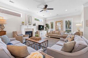Smart TV, fireplace - Close to Beach~Golf Cart! Pet Friendly Home! Pool! Destiny West (Destin)