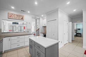 Interior - Steps to Beach~Private Pool~Pet Friendly~Carriage House~Optional Golf Cart! (Destin)