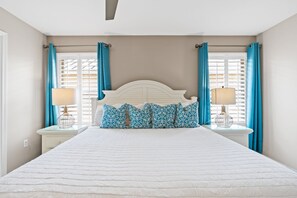 4 bedrooms, iron/ironing board, free WiFi, bed sheets - Golf Cart~2 Pools~Pet Friendly~Private Beach~The Blarney Stone (Destin)