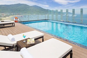Outdoor pool - Alisia Hotel (Da Nang)