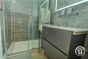 Shower, hair dryer, towels - Ty Amzer'Zo - PLOULEC'H (PLOULEC'H)