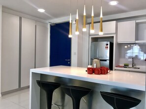 Private kitchen - Sunset Seaview Vacation Condos @ Infinity Avenue (Kota Kinabalu)