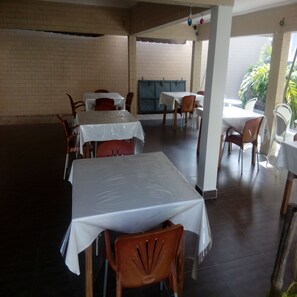 Tempat makan outdoor