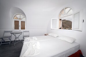 Room - Leon Apartment Hotel (Santorini)