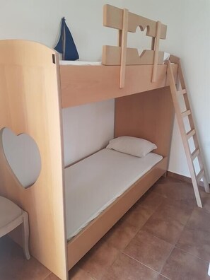 Room - Leon Apartment Hotel (Santorini)