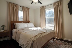 4 bedrooms, iron/ironing board, free WiFi, bed sheets - The Cattleman's House- 4 Bed, 2.5 Bath, located in McMinnville, TN. (McMinnville)