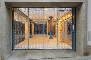 Exterior detail - Almada Domus (Porto)