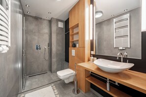 Shower, hair dryer, towels, toilet paper - Relax in Gdynia's heart - comfortable & beach-close (Gdynia)