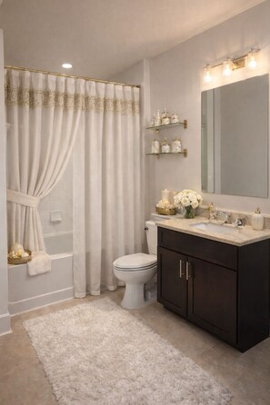 Hair dryer, towels, soap, toilet paper - Stylish Downtown Atlanta - Loft modern retreat, (Atlanta)