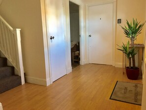 Interior - Inverness City Rooms (Inverness)