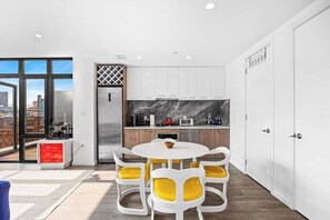 Private kitchen - Space Age Soho Penthouse Private Balcony BBQ (New York)
