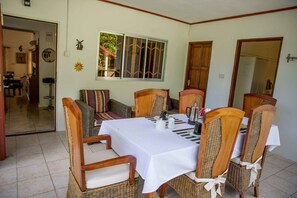 Dining - The Orchard Self-catering Villa (Mahé Island)