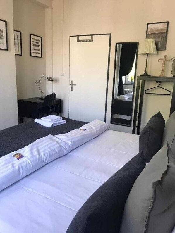 Room - Hamburg Room (Hamburg)