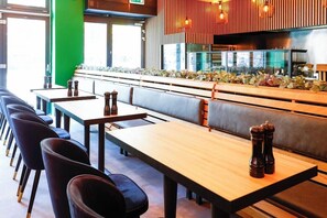 Dining - Hamburg Room (Hamburg)