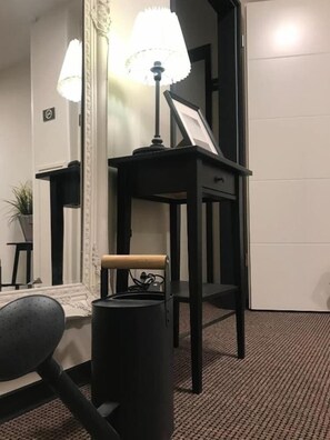 Interior - Hamburg Room (Hamburg)