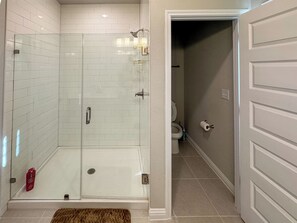 Shower, towels, soap, toilet paper - Centrally located, beautiful new home (Austin)