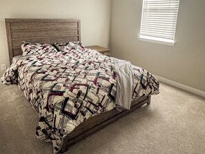 WiFi, bed sheets - Centrally located, beautiful new home (Austin)