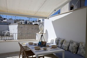 Outdoor dining - B&B Dei Serafini (Polignano a Mare)