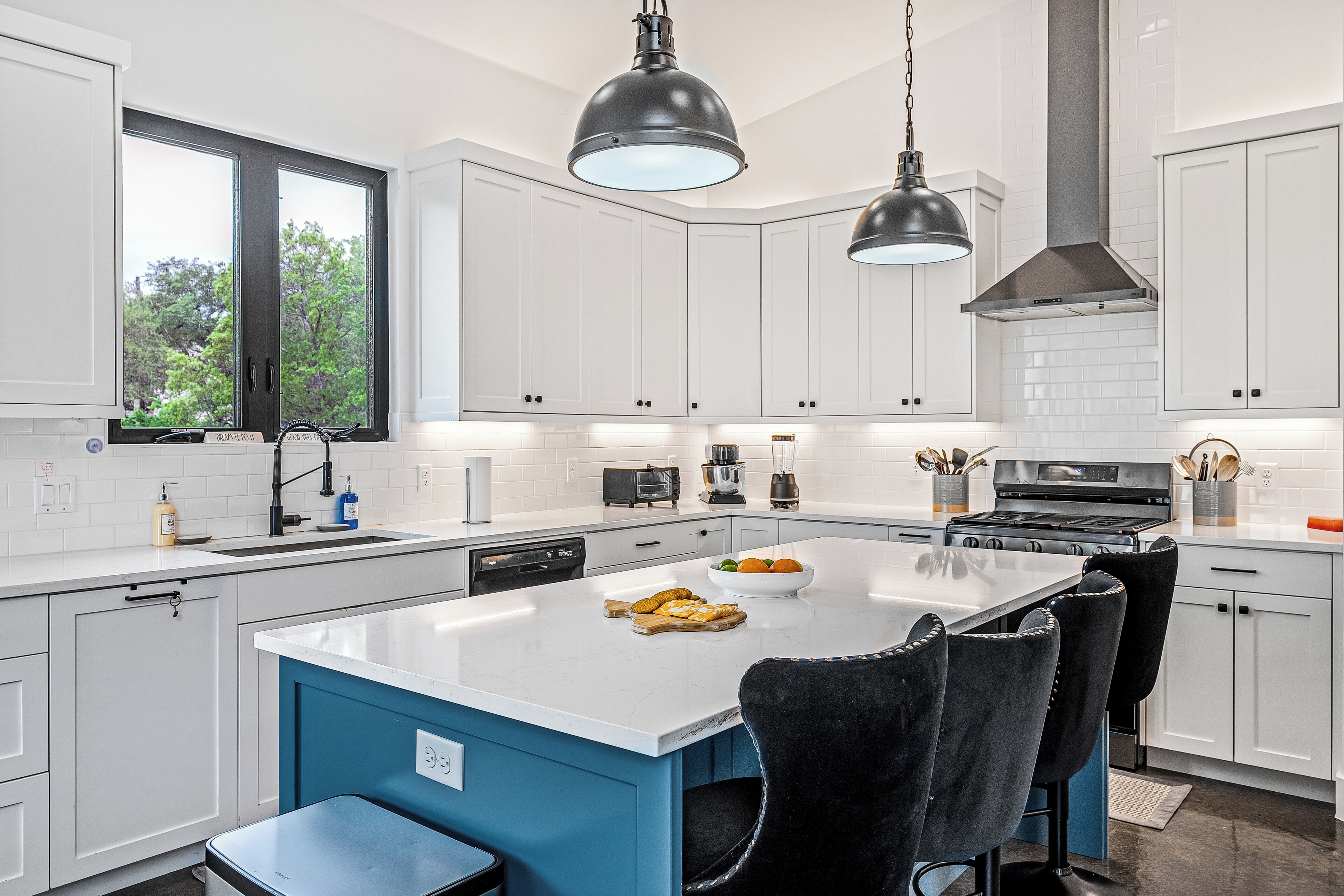 雪櫃、微波爐、焗爐、爐具