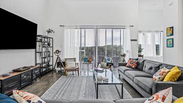 Smart TV, table tennis, books