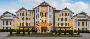 Exterior - Le Thatluang D oR by D Varee (Vientiane)