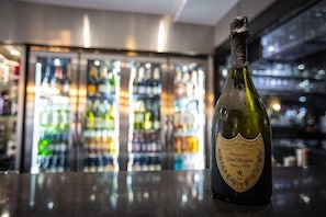 Bar (on property) - The Crown Hotel (Doncaster)