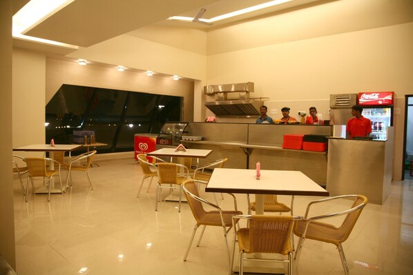 Dining - Sentosa Resorts (Pune)