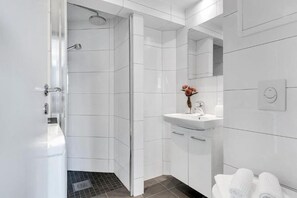 Bathroom - Forenom Apartments Carl Berners Plass (Oslo)