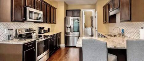 Micro-ondes, four, plaque de cuisson, lave-vaisselle