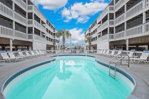 A heated pool - Regatta 204 C 2BD, 2BA Condo Gulf Shores (Gulf Shores)