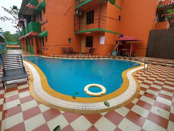 Outdoor pool - Hill Forest Resort (Mawal)