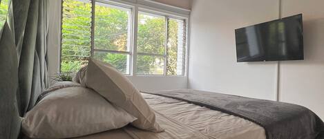 4 bedrooms, WiFi, bed sheets