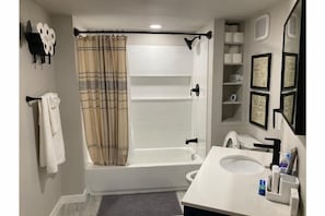 Hair dryer, towels, soap, toilet paper - Cozy Colorado Getaway (Colorado Springs)