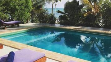 Piscine extérieure