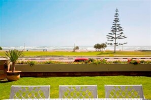 Outdoor dining - Atlantik Sicht Sef Catering Apartment Self Catering (Swakopmund)