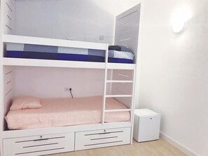 Room - F3 Hostels (Cascais)