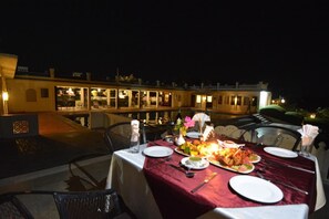 Outdoor dining - Aaram Baagh Agra On Pachar Group (Pushkar)