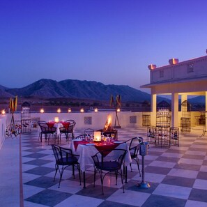 Outdoor dining - Aaram Baagh Agra On Pachar Group (Pushkar)