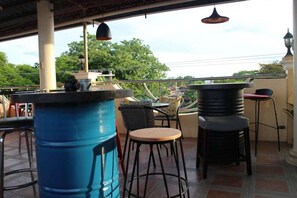 Outdoor dining - Mactan-cebu Airport Budget Hotel (Lapu-Lapu)