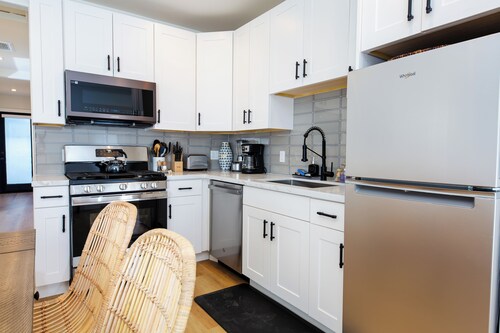 Cozy 2-bedroom cottage near East Beach!