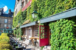 Outdoor dining - LES Maisons DE LEA (Honfleur)
