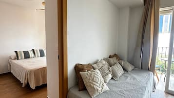 Iron/ironing board, internet, bed sheets